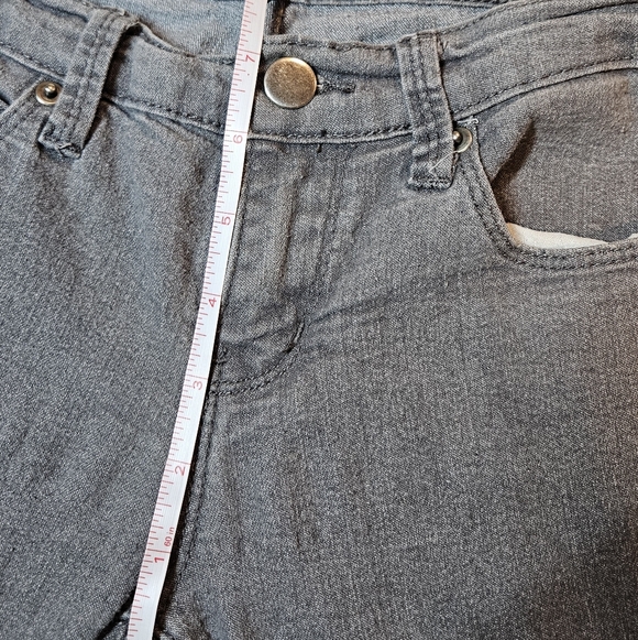 3/$15 🌺Forever 21 Grey Skinny Jeans - Picture 9 of 13